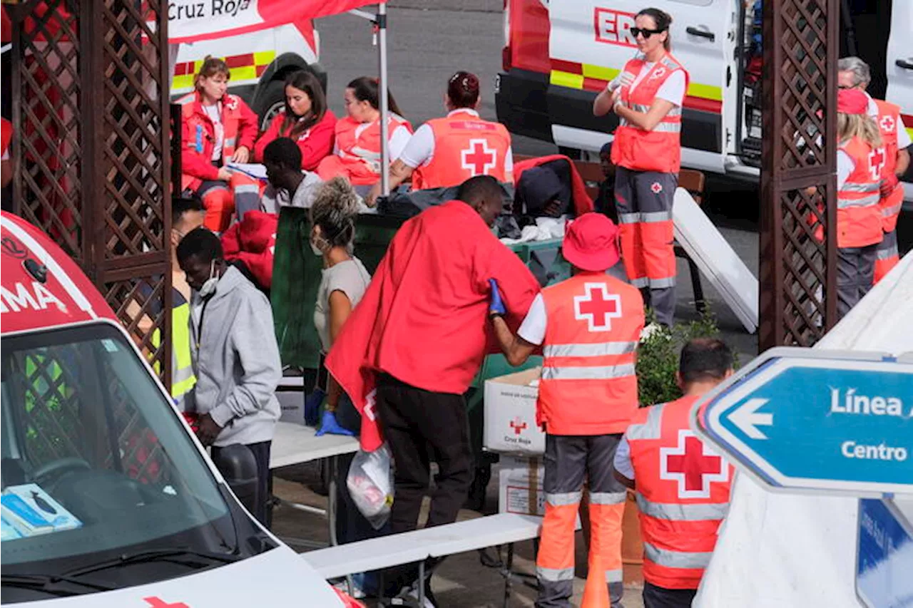 A Tenerife 191 migranti sbarcati da un caicco, 22 sono minori