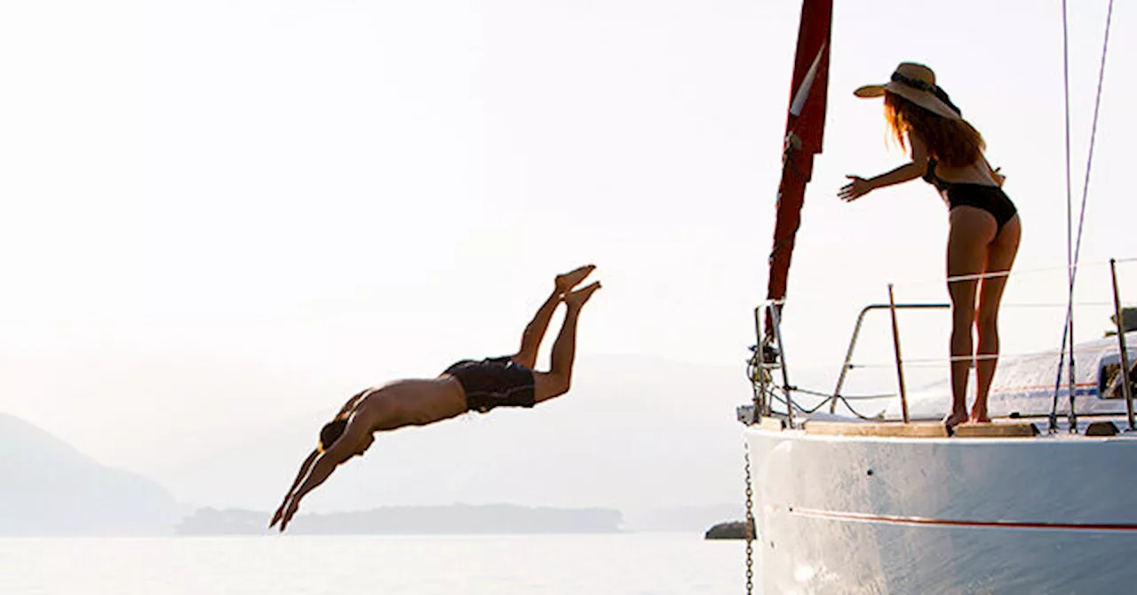 WATCH: Florida Man Jumps into Ocean to Avoid Arrest, Leaves Girlfriend Stranded