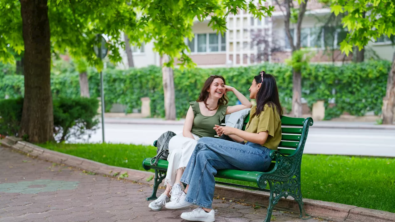 Harvard-trained researcher: People with high emotional intelligence always do 3 things when talking to others