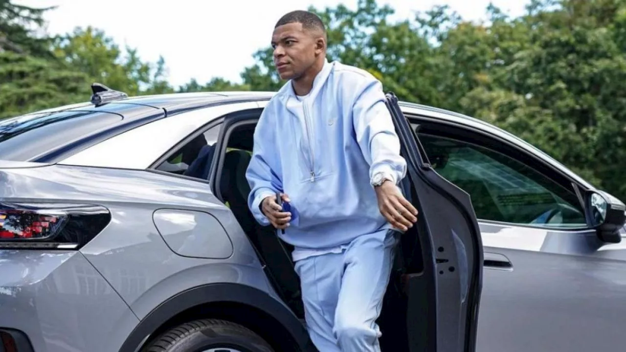 Aunque no tenga licencia: la colección de autos de lujo que tiene Kylian Mbappé