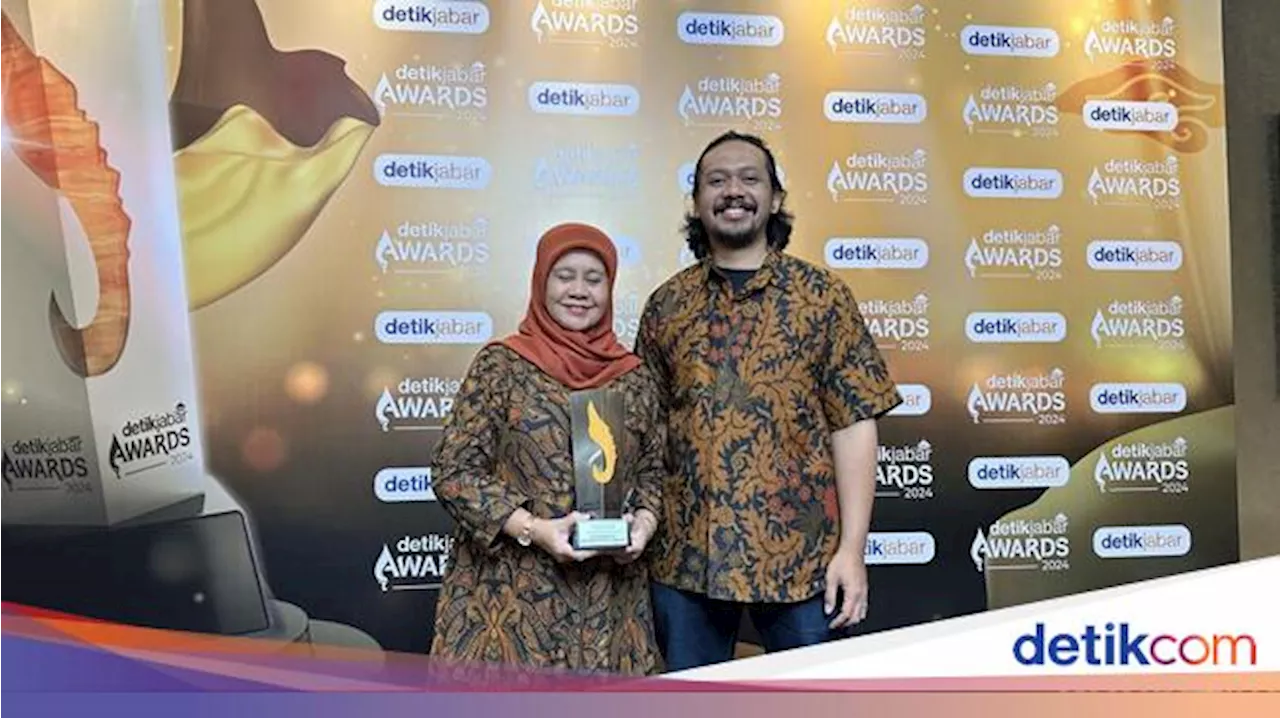 Celah Celah Langit 'Menyala' di detikJabar Awards 2024