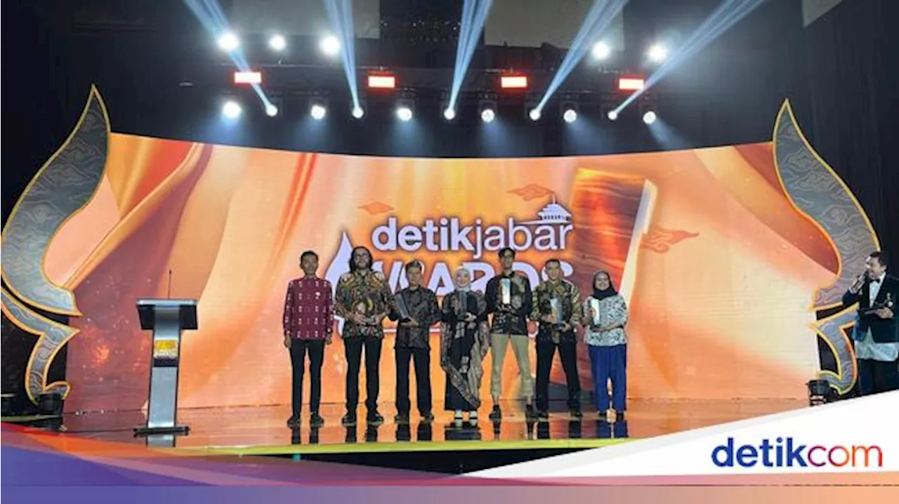 Pelopor Tarung Derajat Aa Boxer Diganjar Anugerah di detikJabar Awards 2024