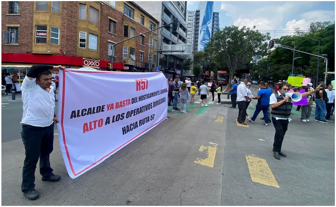 Transportistas de la ruta 57 bloquean circulación vehicular en Álvaro Obregón