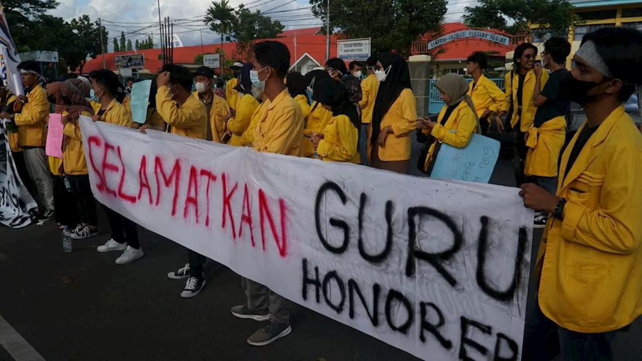 Minat Jadi Guru Makin Rendah, Kekurangan Guru Jadi Masalah Serius