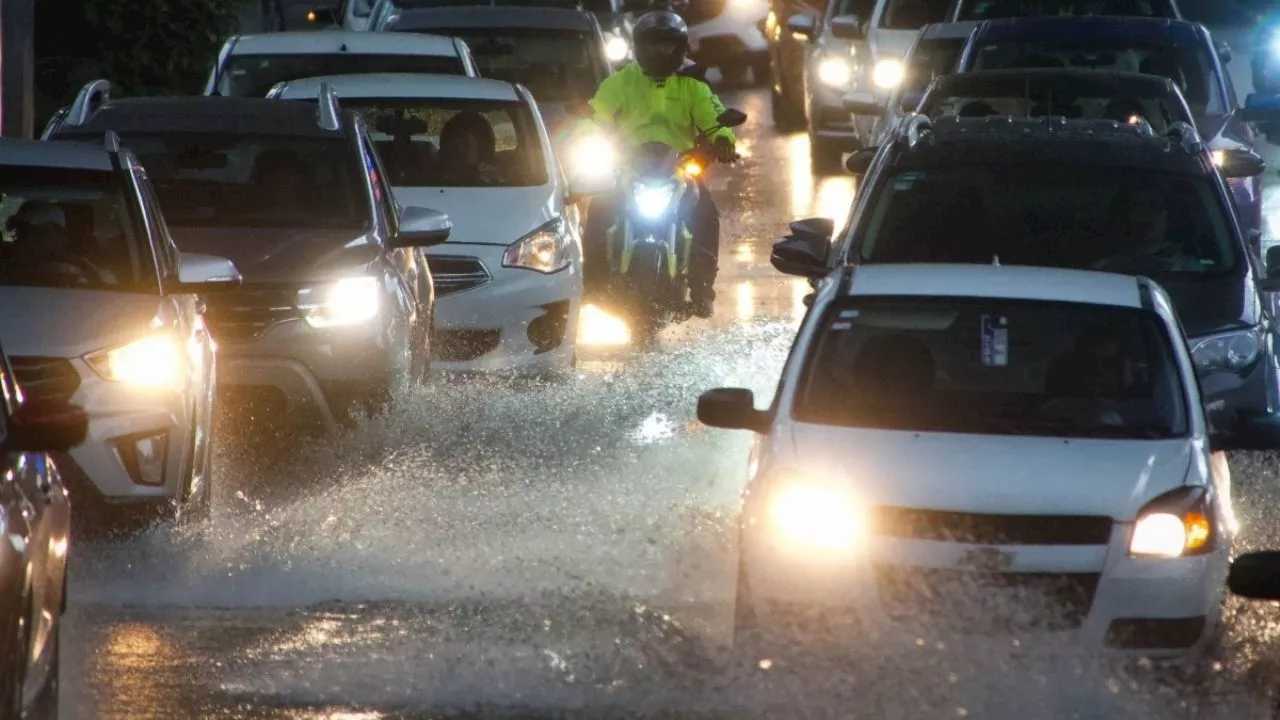 Fuertes lluvias en Edomex y CDMX dejan inundaciones, caos vial y fallas en el Metro CDMX