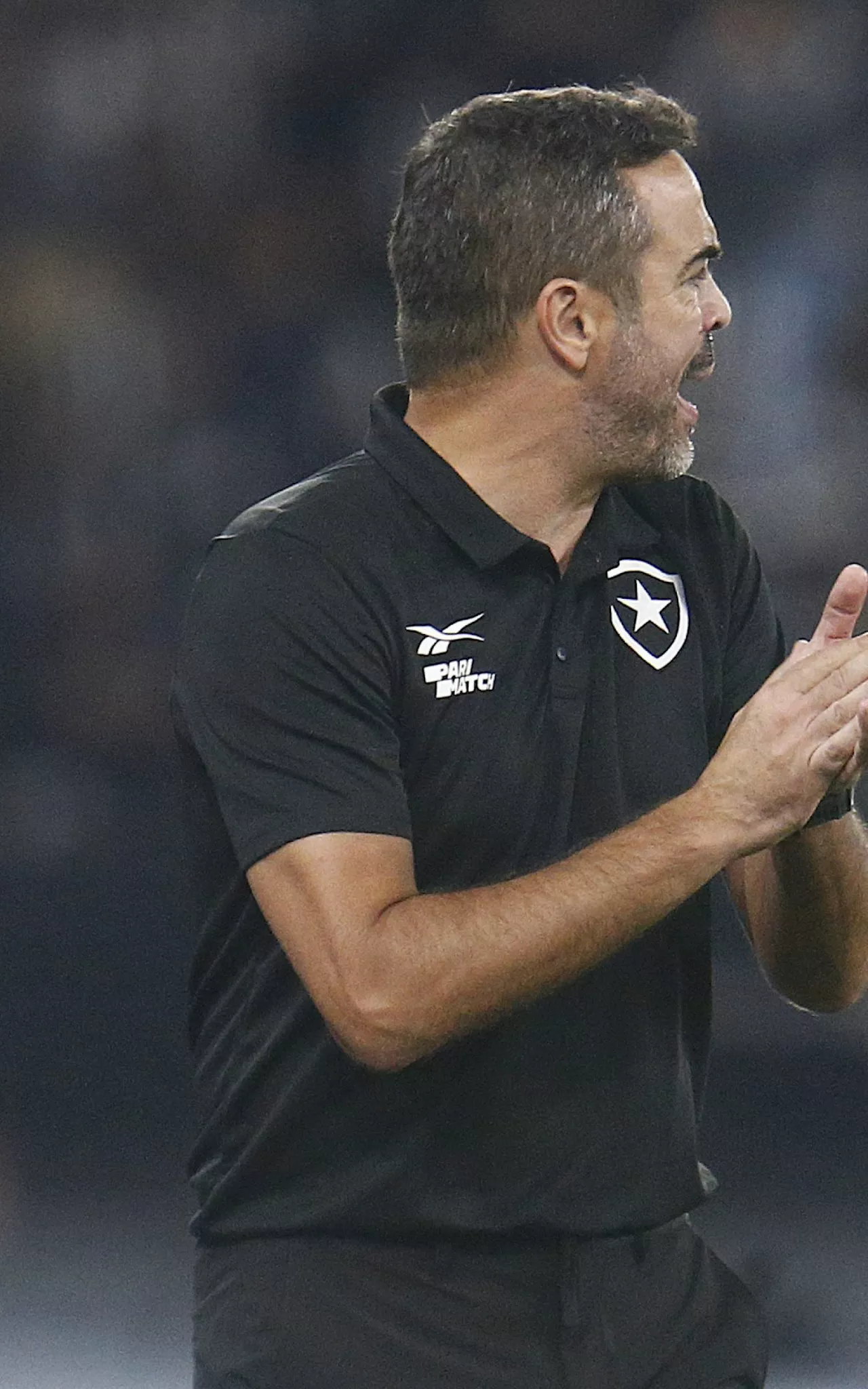 Artur Jorge celebra vitória do Botafogo e exalta Tiquinho: 'Merecido pelo trabalho'