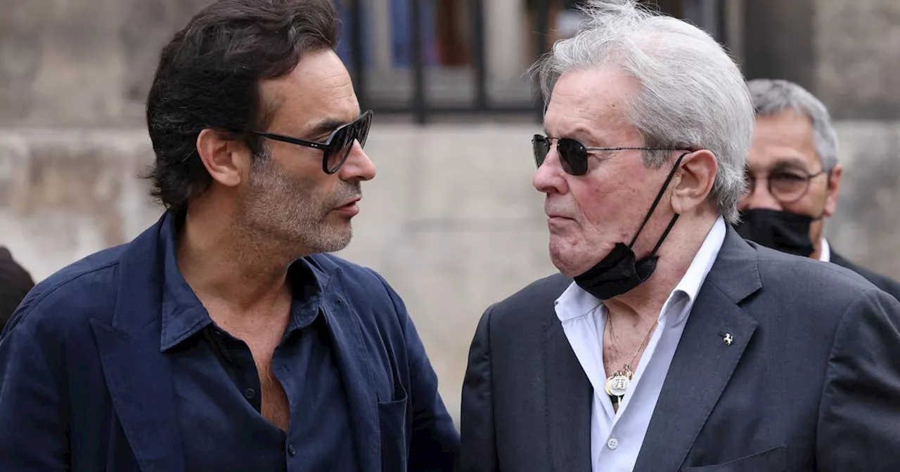 Anthony Delon prend de courtes vacances pour ne pas s’éloigner de son père