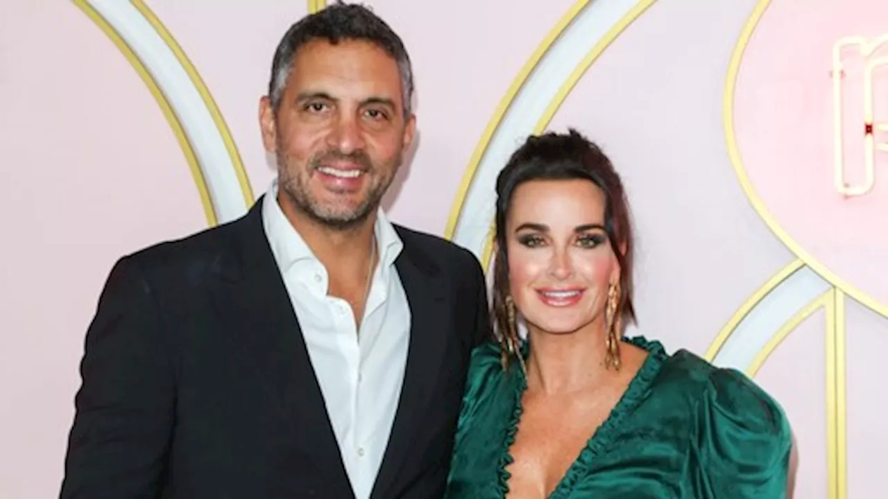 Mauricio Umansky zoenend gespot met andere vrouw na breuk Kyle Richards