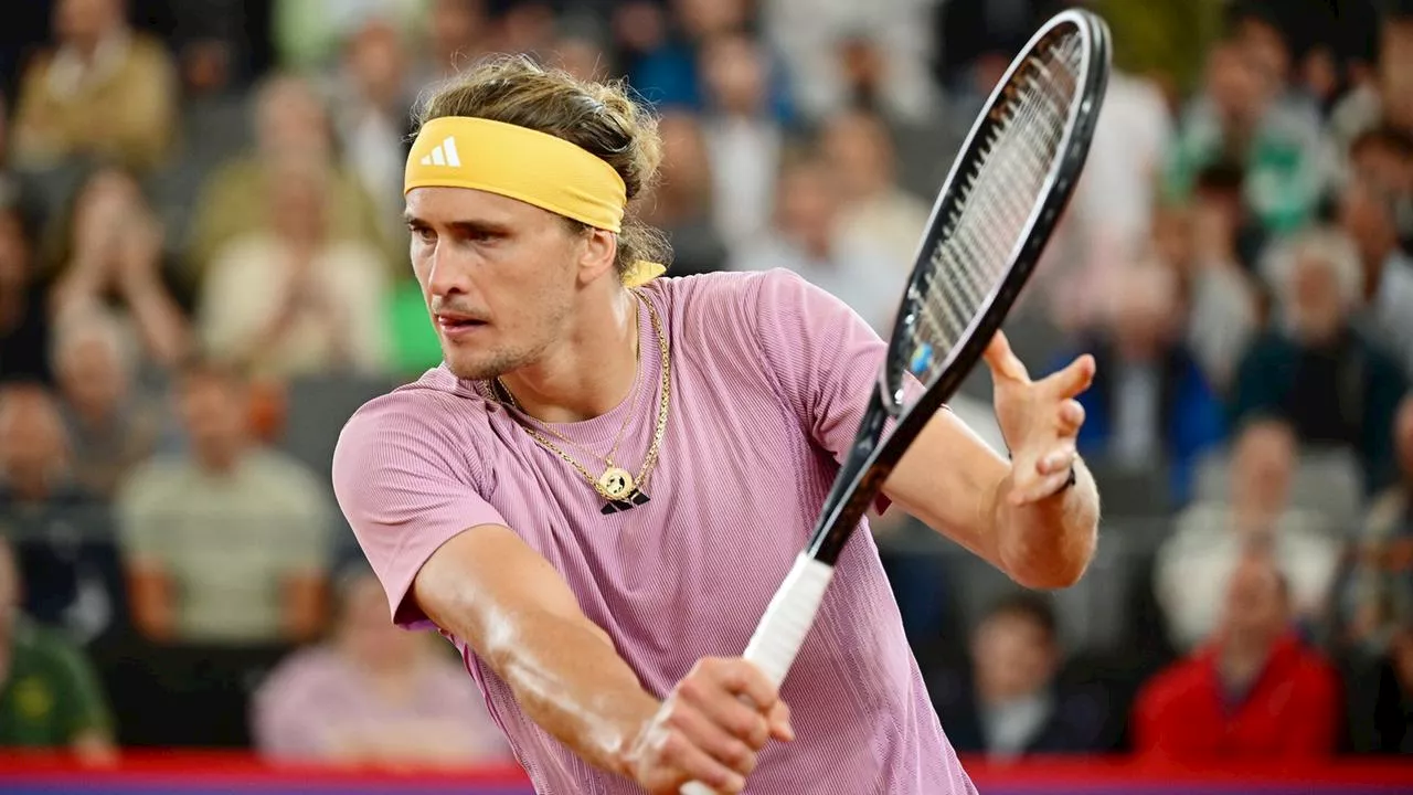 Tennis am Rothenbaum: Zverev nach Nervenkrimi im Viertelfinale