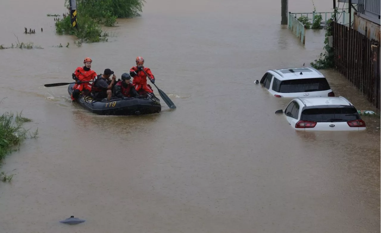 Torrential rains trigger evacuations, closures in Greater Seoul, central region