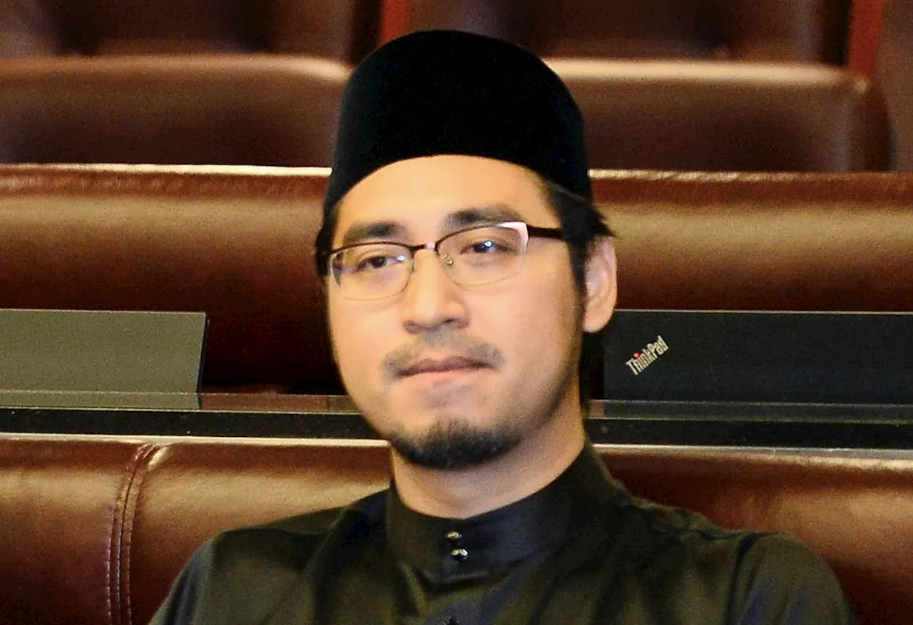 Wan Ahmad Fayhsal suspended from Dewan Rakyat for six months