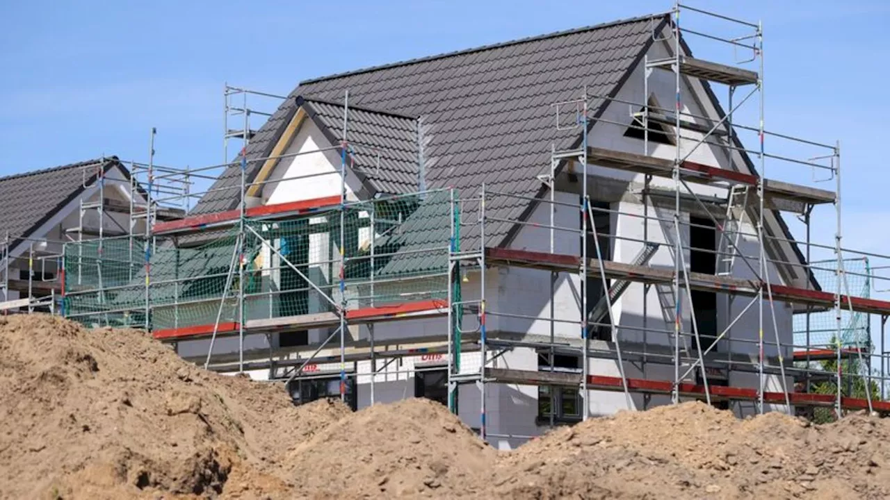 Stockender Wohnungsbau: Käufe von Bauland 2023 auf Tiefstand