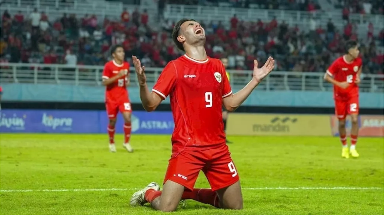 Momen Jens Raven Cium Garuda di Dada usai Cetak Gol Debut untuk Timnas Indonesia U-19