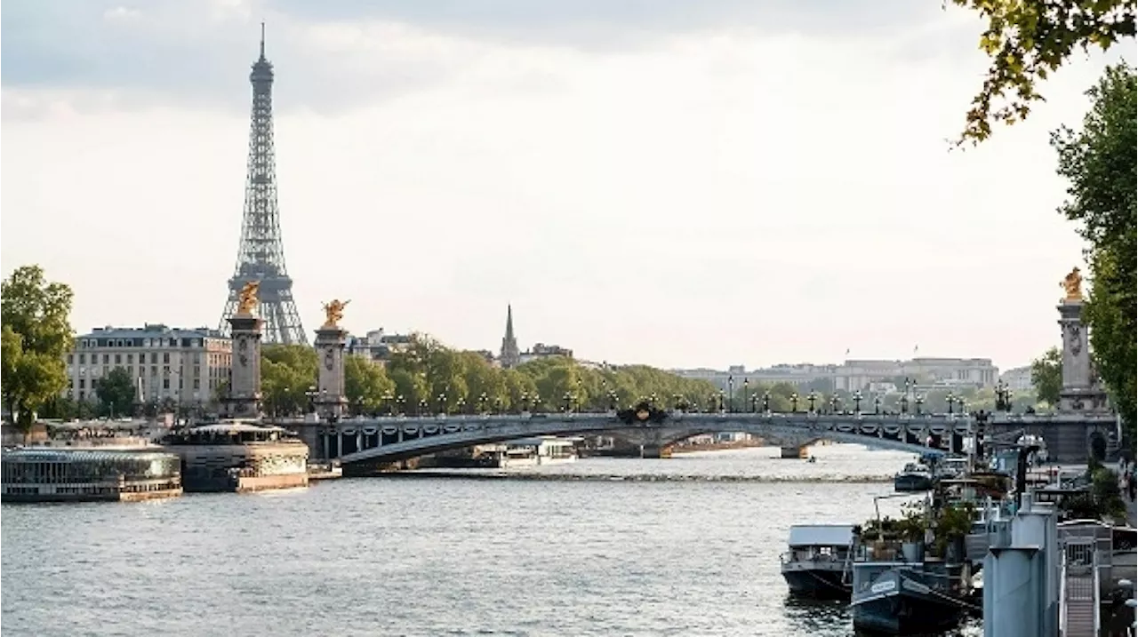 Wali Kota Paris Renang di Sungai Seine, Buktikan Perairannya Bersih untuk Gelar Cabor Renang Olimpiade