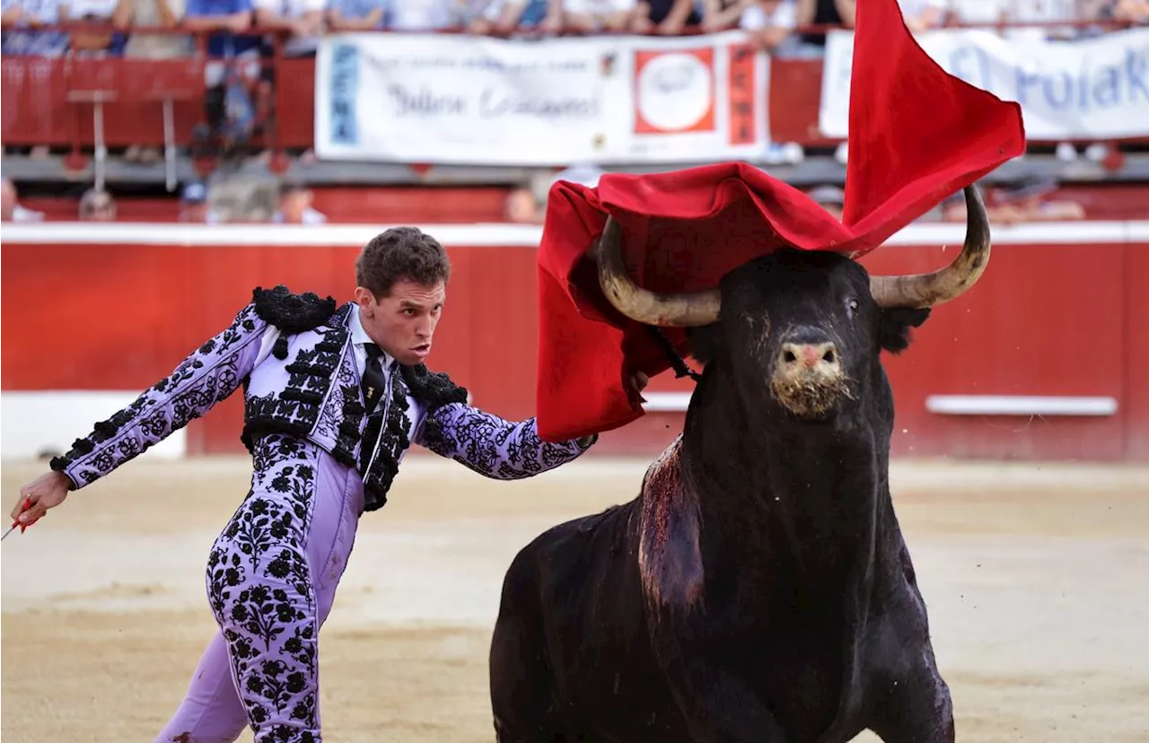 Sifflets, accrochage et figures du rugby : les échos du callejon de la deuxième corrida de la Madeleine 2024