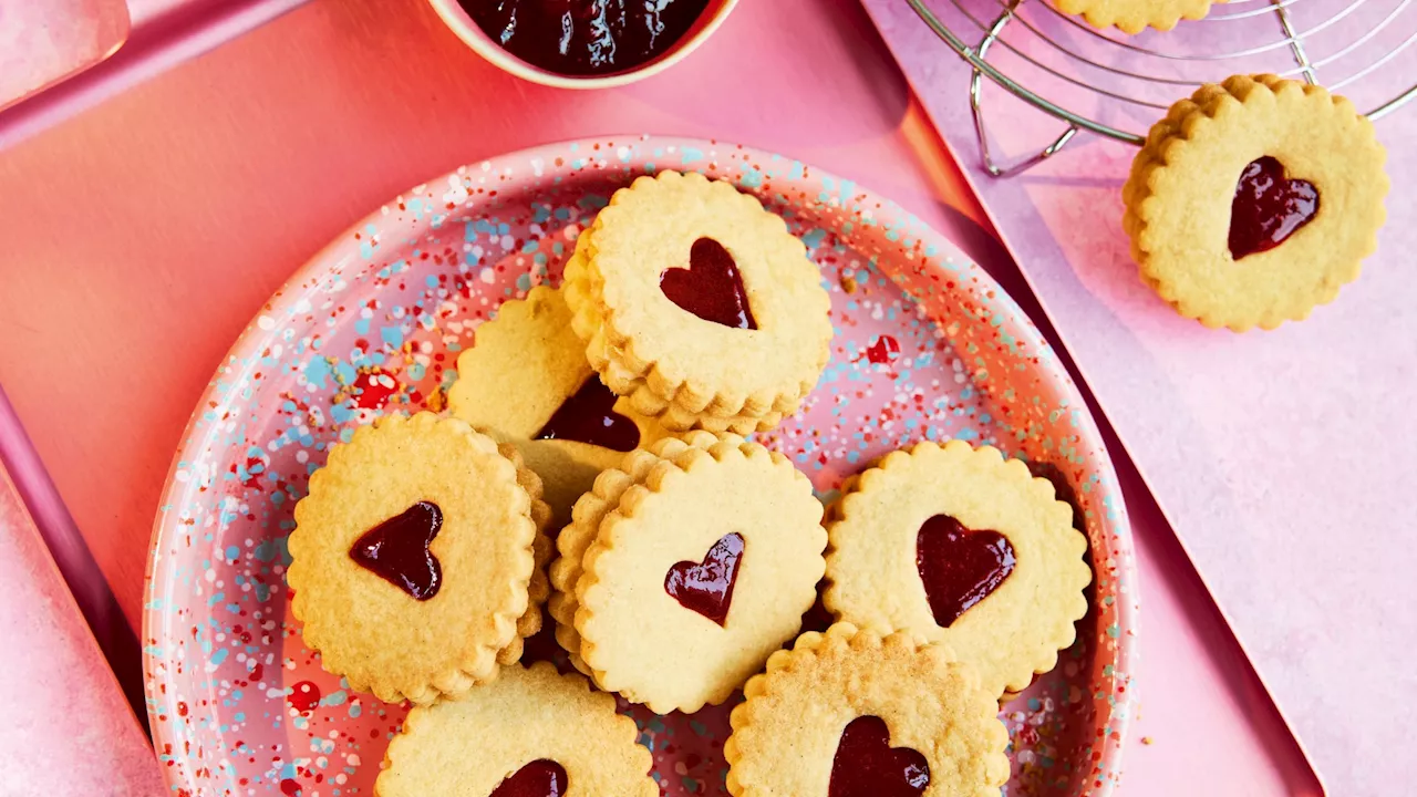 ‘The custard filling is next level’ says This Morning star who shares three air fryer bakes