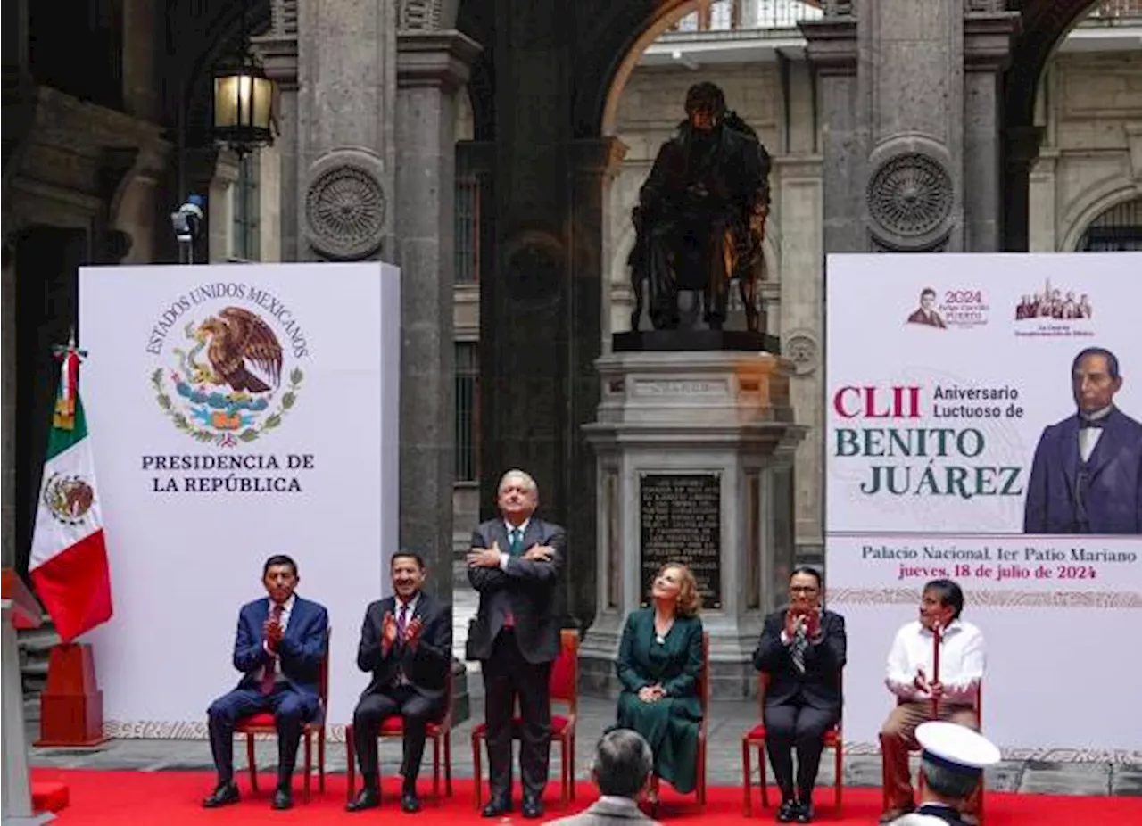 Homenajean a AMLO en conmemoración de aniversario luctuoso de Benito Juárez