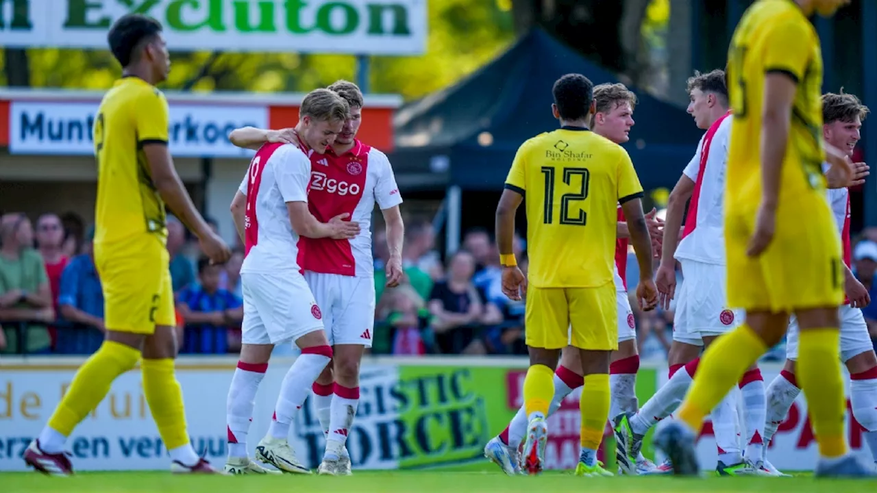 Julian Rijkhoff maakt eerste in de voorbereiding voor Ajax tegen Al Wasl, dat allerminst overtuigt