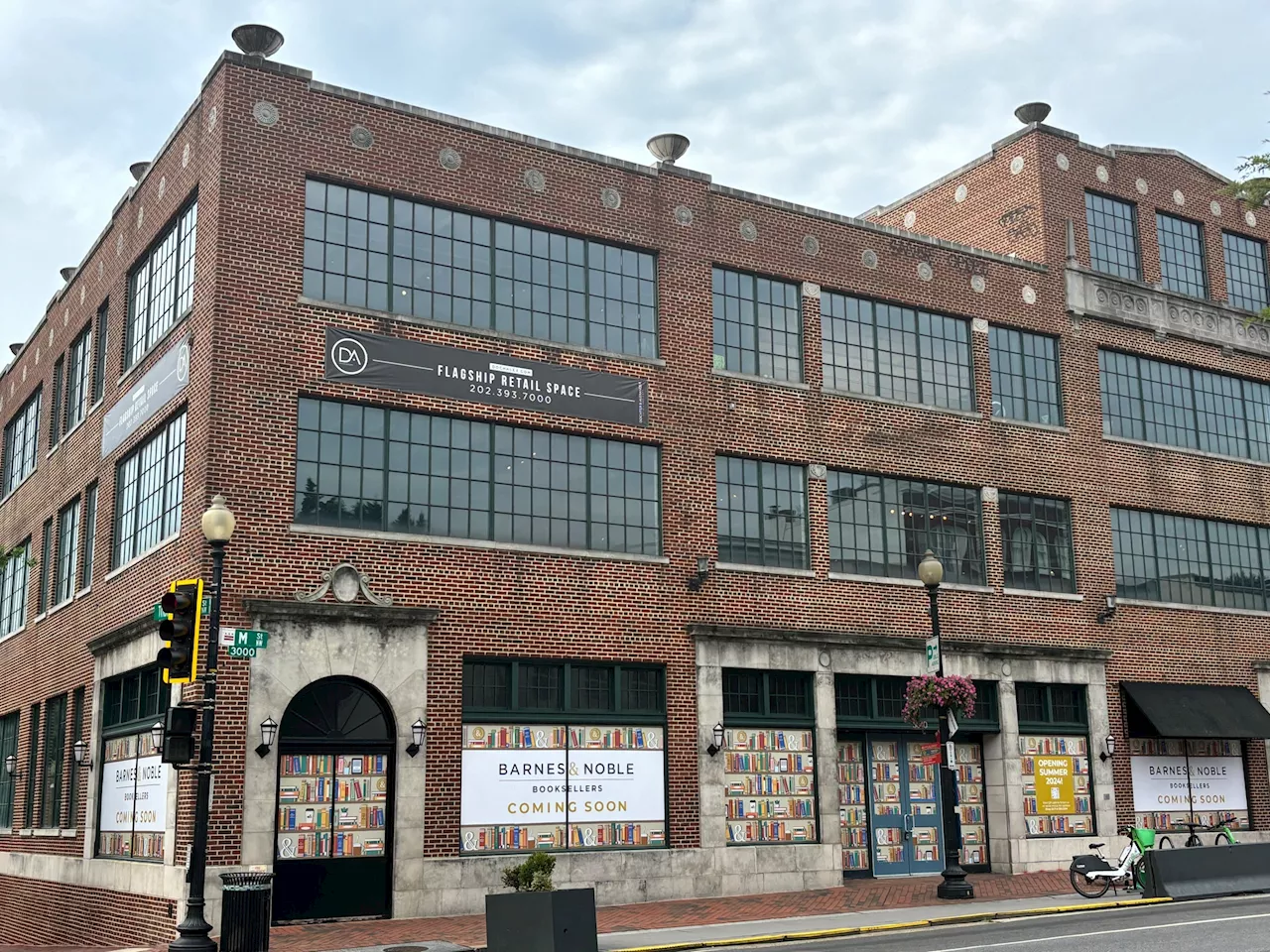 Georgetown's Three-Story Barnes & Noble Is Making a Comeback—But It'll Be Very Different