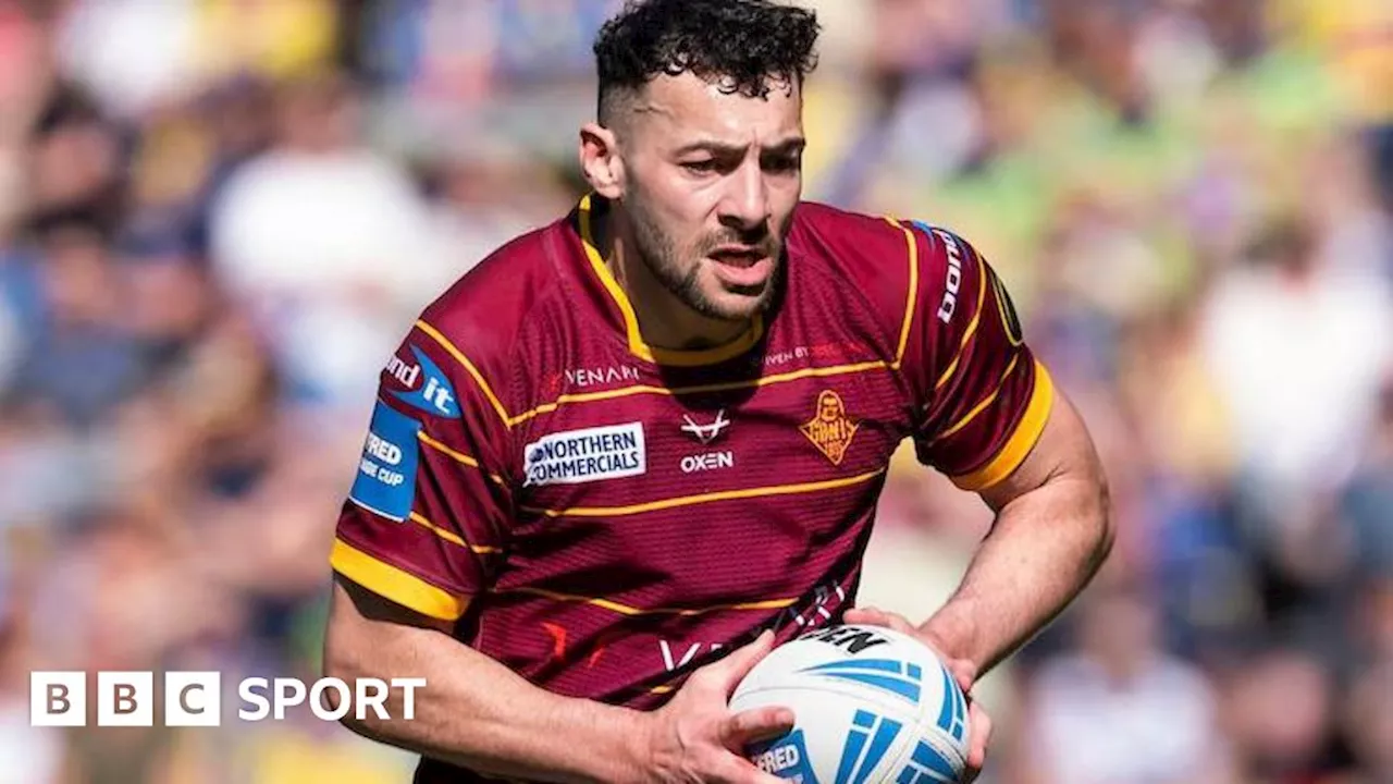 Super League: Huddersfield Giants 16-8 Salford Red Devils - Jake Connor's kick secures win