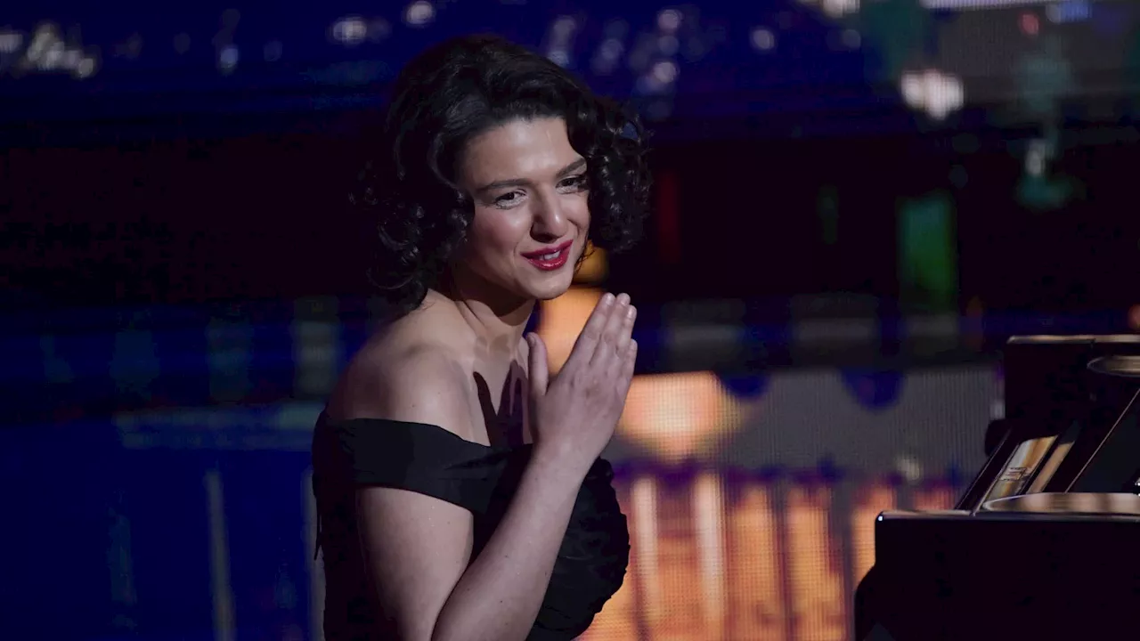 'On est coincé': la pianiste Khatia Buniatishvili contrainte de finir à pied pour accéder à son concert à...