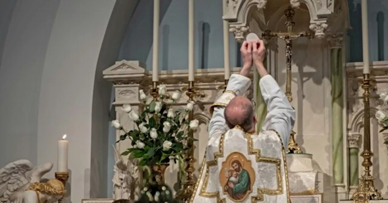 Second Open Letter Urges Pope Francis to Relax Bans on Latin Mass