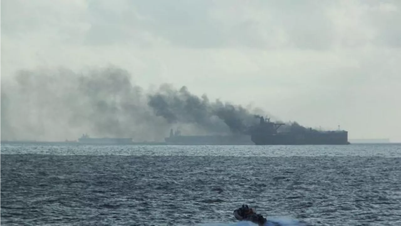 Dua Kapal Tanker Minyak Singapura Terbakar Hebat di Laut, Ada Apa?