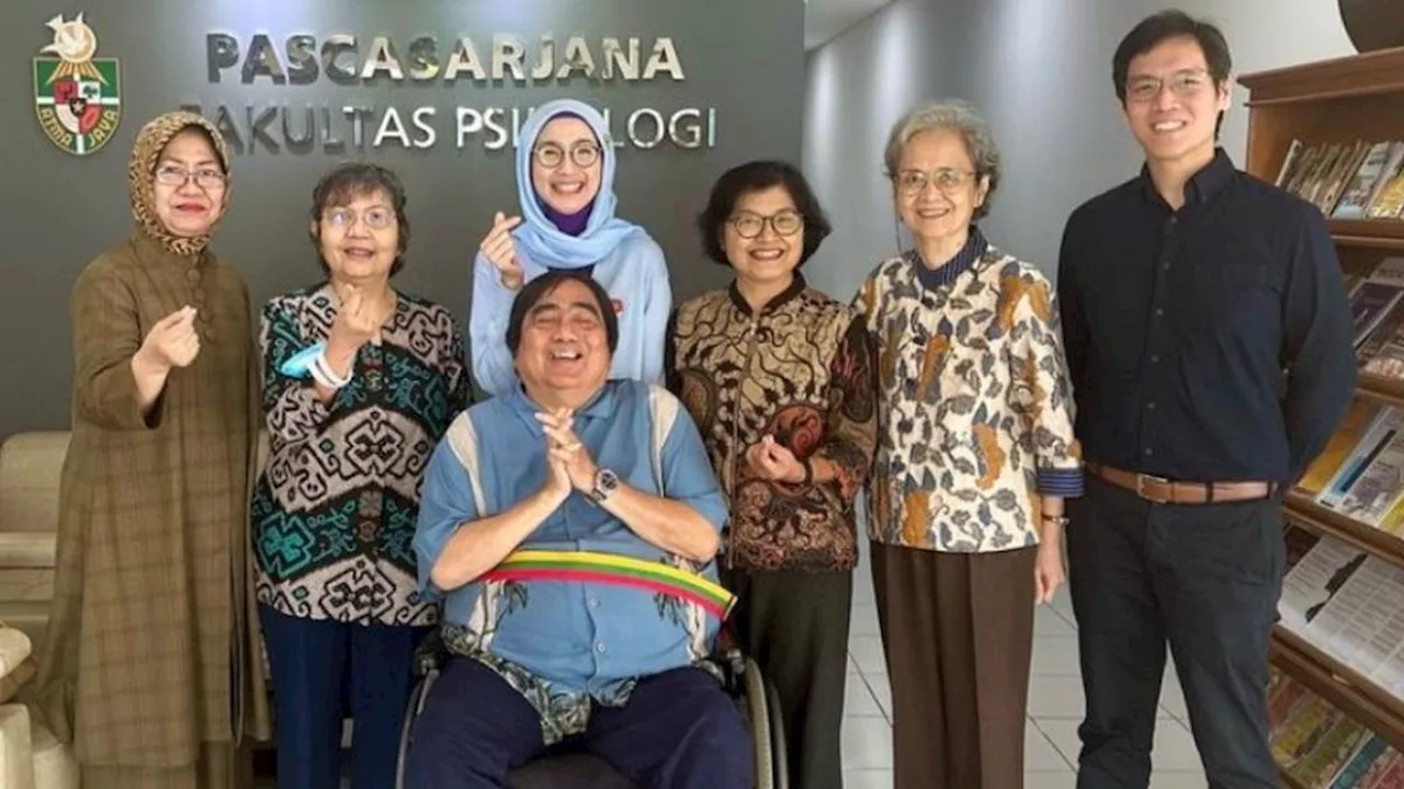 Desy Ratnasari Lulus S3 di Usia 50 Tahun Warganet Salah Fokus Wajah Awet Mudanya