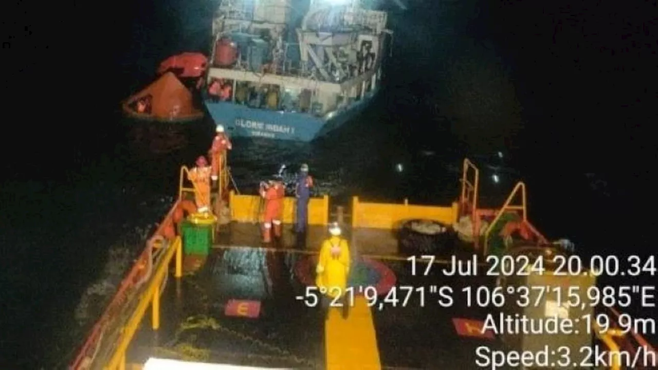 Tim Pertamina Hulu Energi ONWJ Selamatkan 18 Awak Kapal Karam di Perairan Kepulauan Seribu