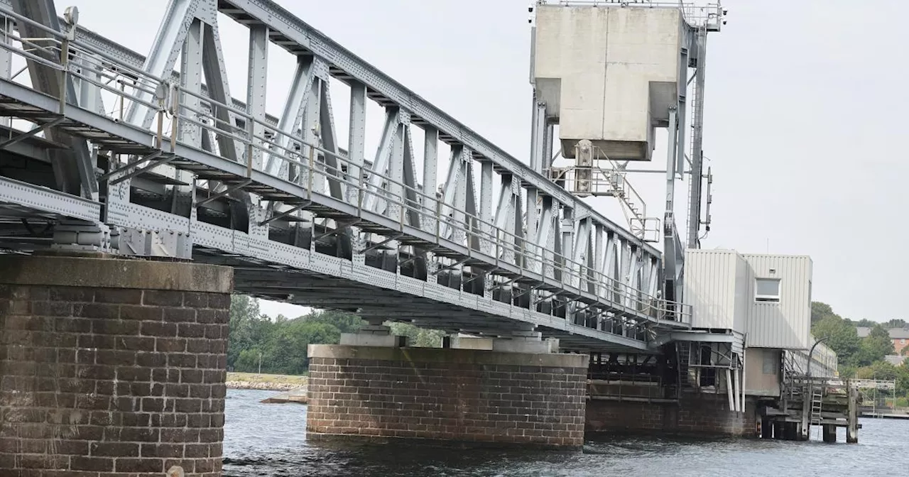 Ingen tog over jernbanebroen før til oktober