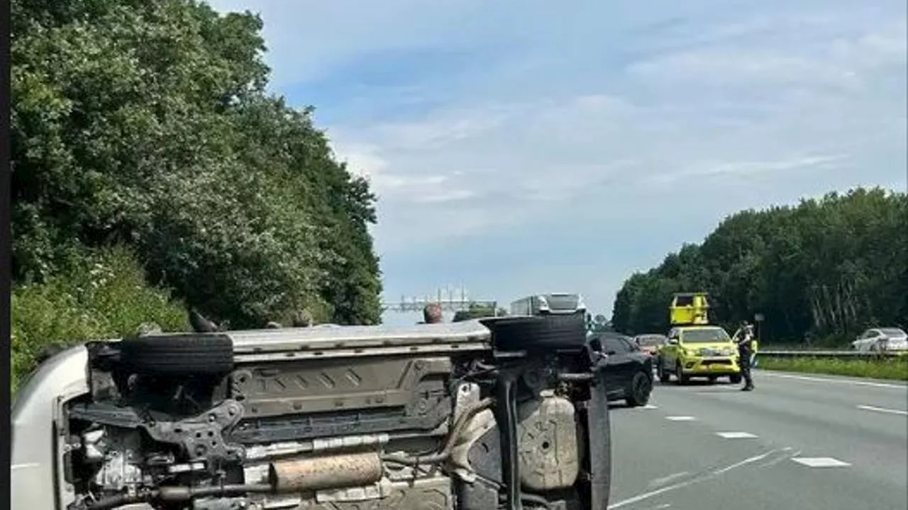 112-nieuws: auto belandt op z'n kant op A4 • file op A73 door Vierdaagse