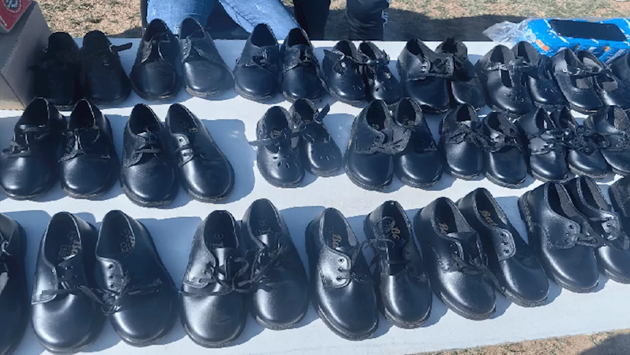 Teen foundation donates school shoes for Mandela Day in Kimberley - SABC News