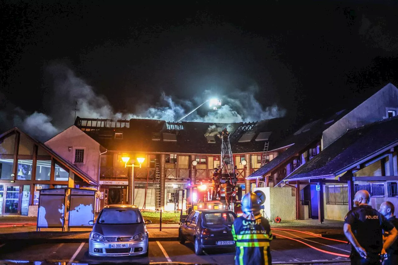 Vidéo. Un bâtiment communal ravagé par un incendie dans l’agglomération de Pau