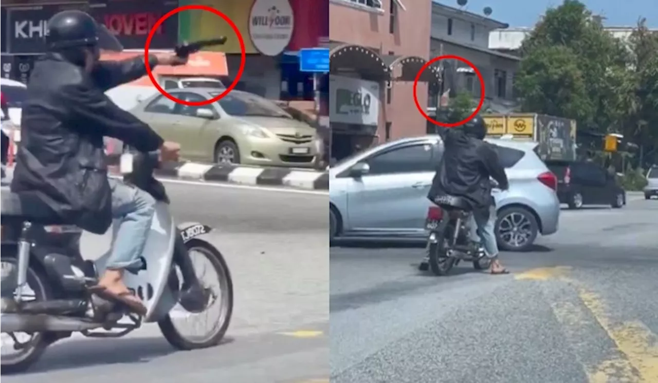 [Video] Lelaki Khayal Dadah Ditahan Polis Selepas Acu Pistol Di Tengah Jalan Raya Di Terengganu