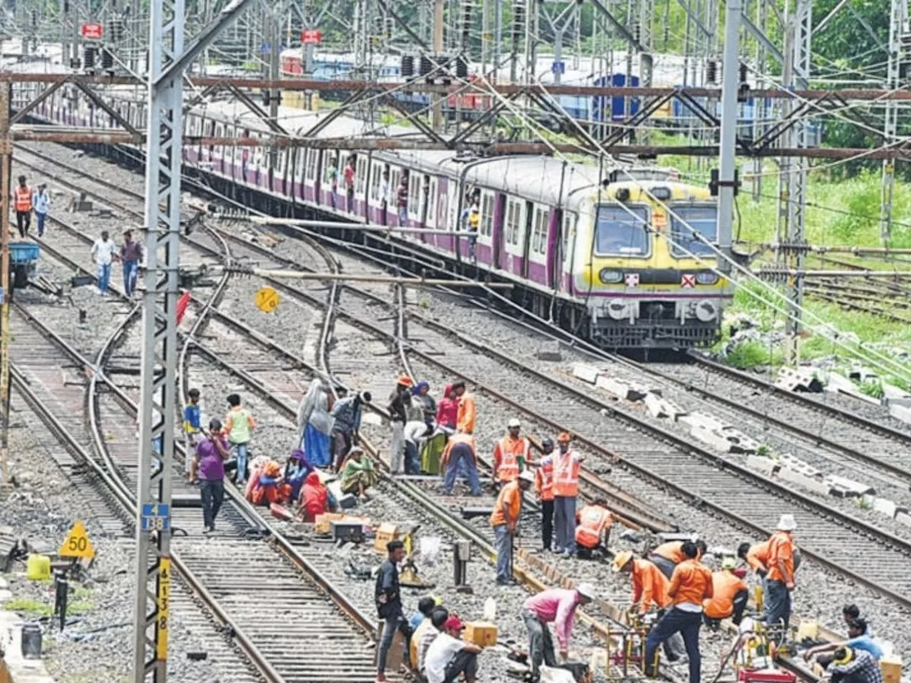 मुंबईकरांनो लक्ष द्या! शनिवारी मध्य रेल्वेवर ब्लॉक; सीएसएमटी ते भायखळा, वडाळा रोड लोकल बंद