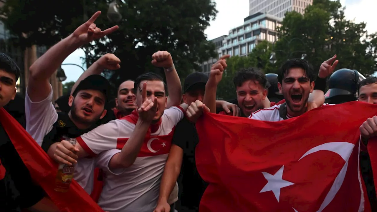 Fußball-EM 2024: Wie extremistisch sind die türkischen Fußball-Fans?