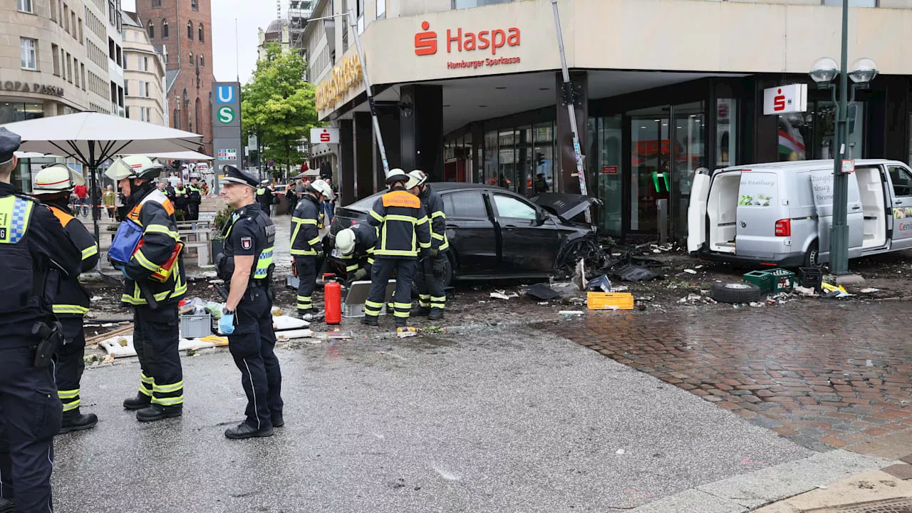 Hamburg: Opfer von Unfall am Jungfernstieg tot, Fahrer erst 18