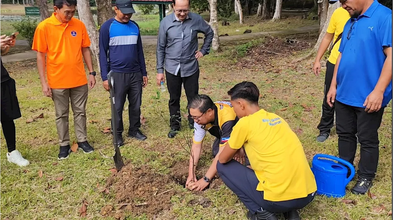 150 ambil bahagian program indahkan Taman Tasik Beaufort