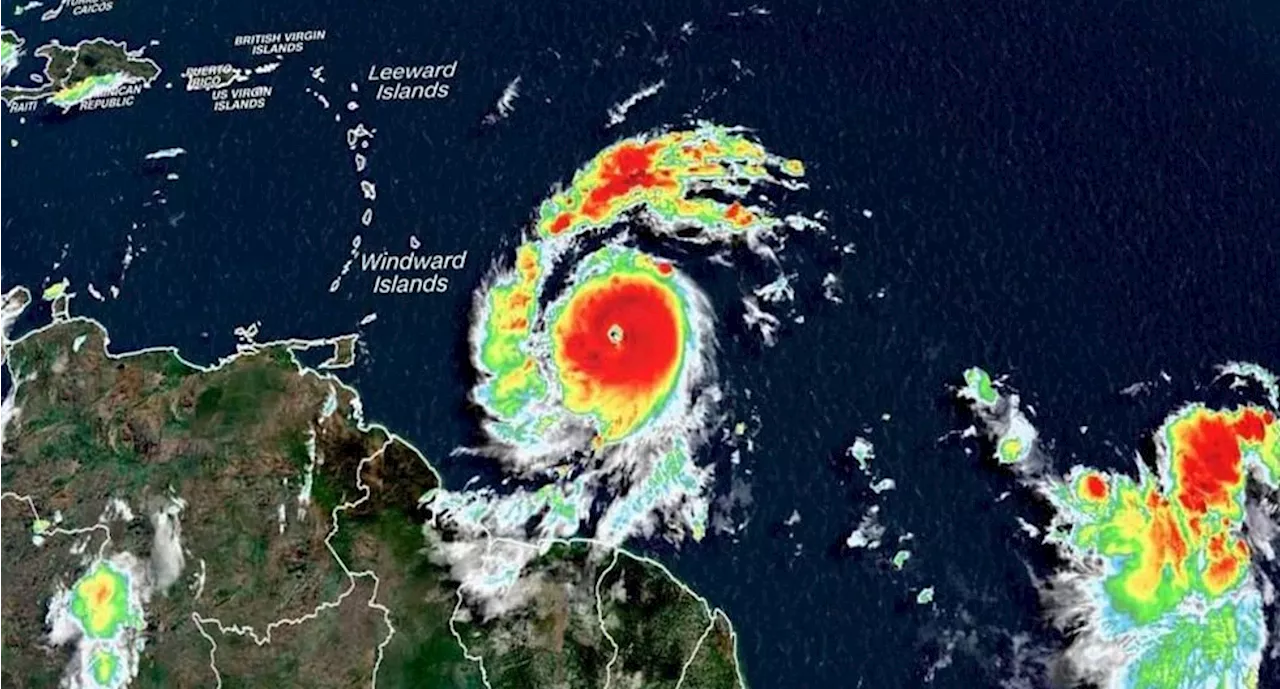 Beryl se convierte en potente huracán categoría 5