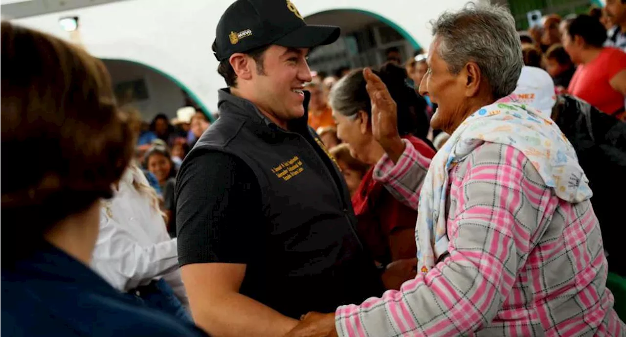 Samuel García entrega apoyos en escuela primaria, tras afectaciones de tormenta tropical 'Alberto'