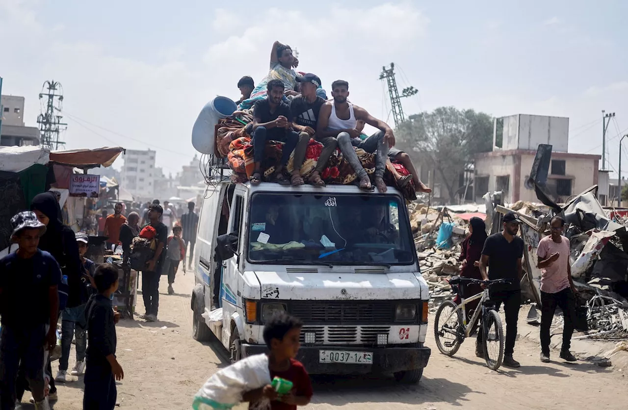 Thousands of Palestinians flee their homes as Israeli forces bomb southern Gaza