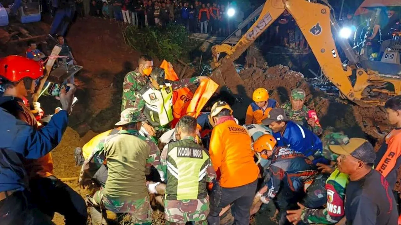 Tim Masih Cari Satu Korban Longsor di Blitar