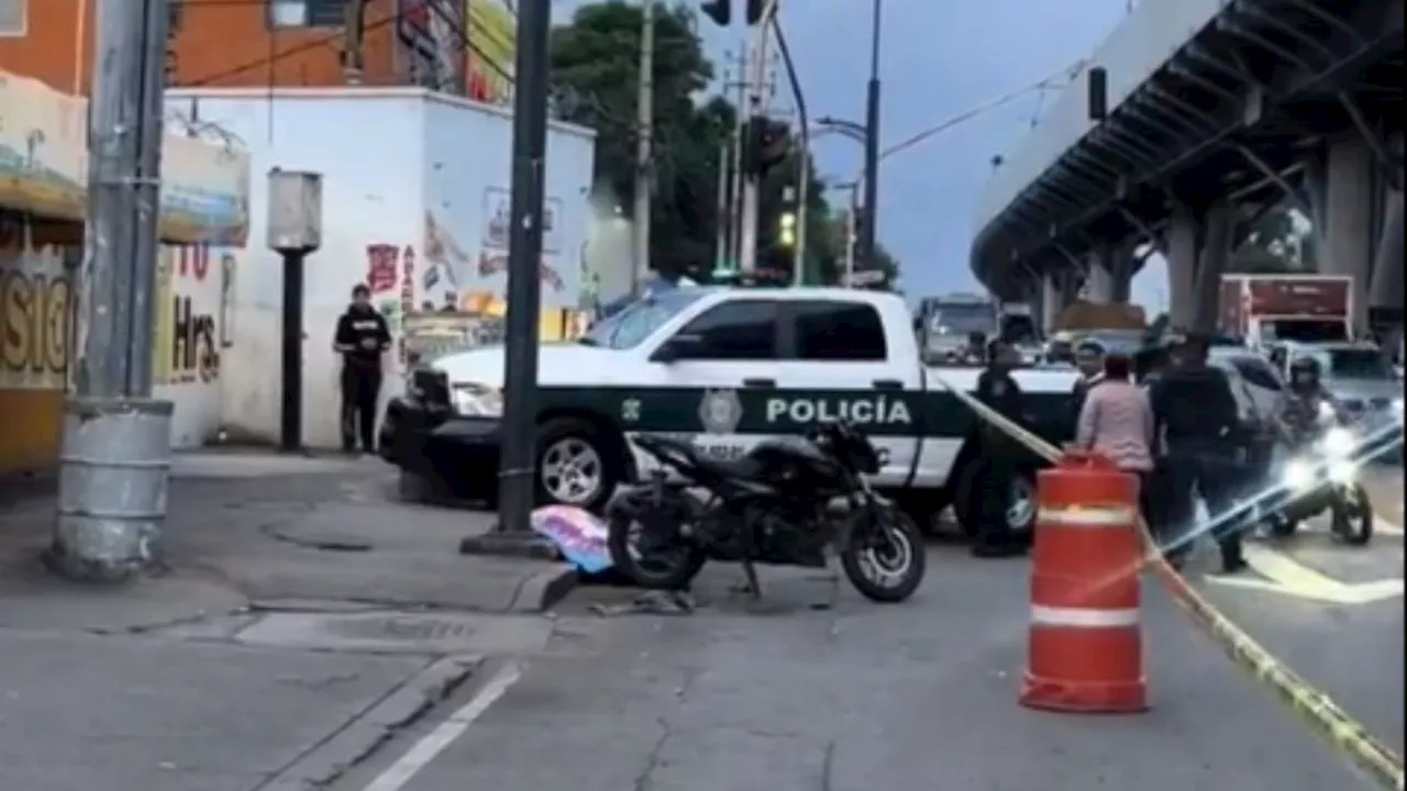 Hombre persigue a sus asaltantes, los atropella y uno de ellos pierde la vida en Tláhuac