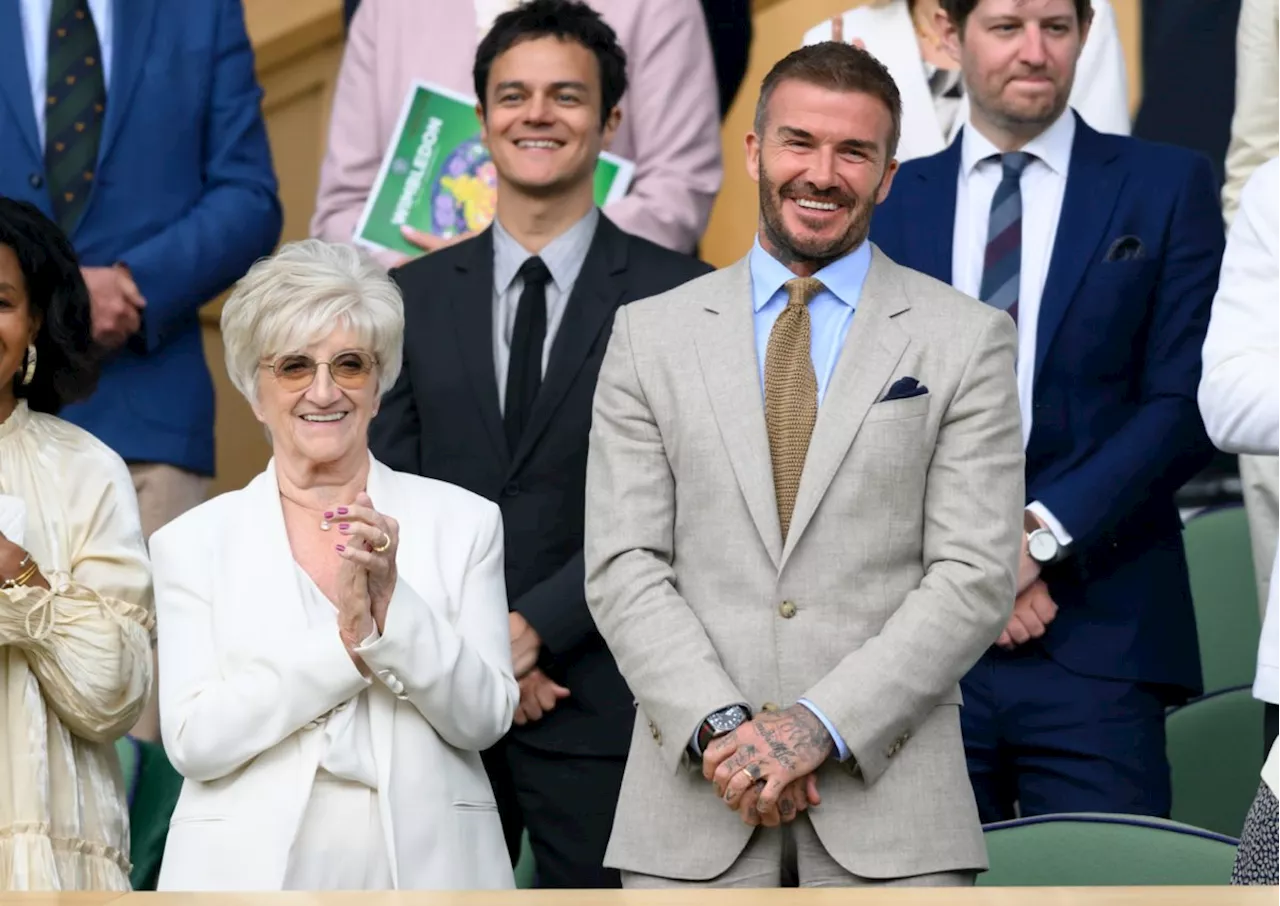 David Beckham a Wimbledon con mamma Sandra: il look è da 10 e lode