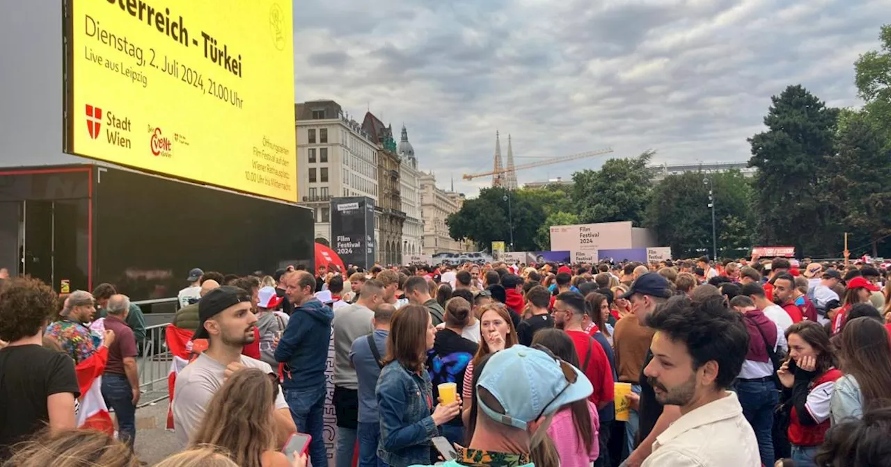 Ansturm bei Public Viewing zum ÖFB-Kracher: Rathausplatz bereits gesperrt