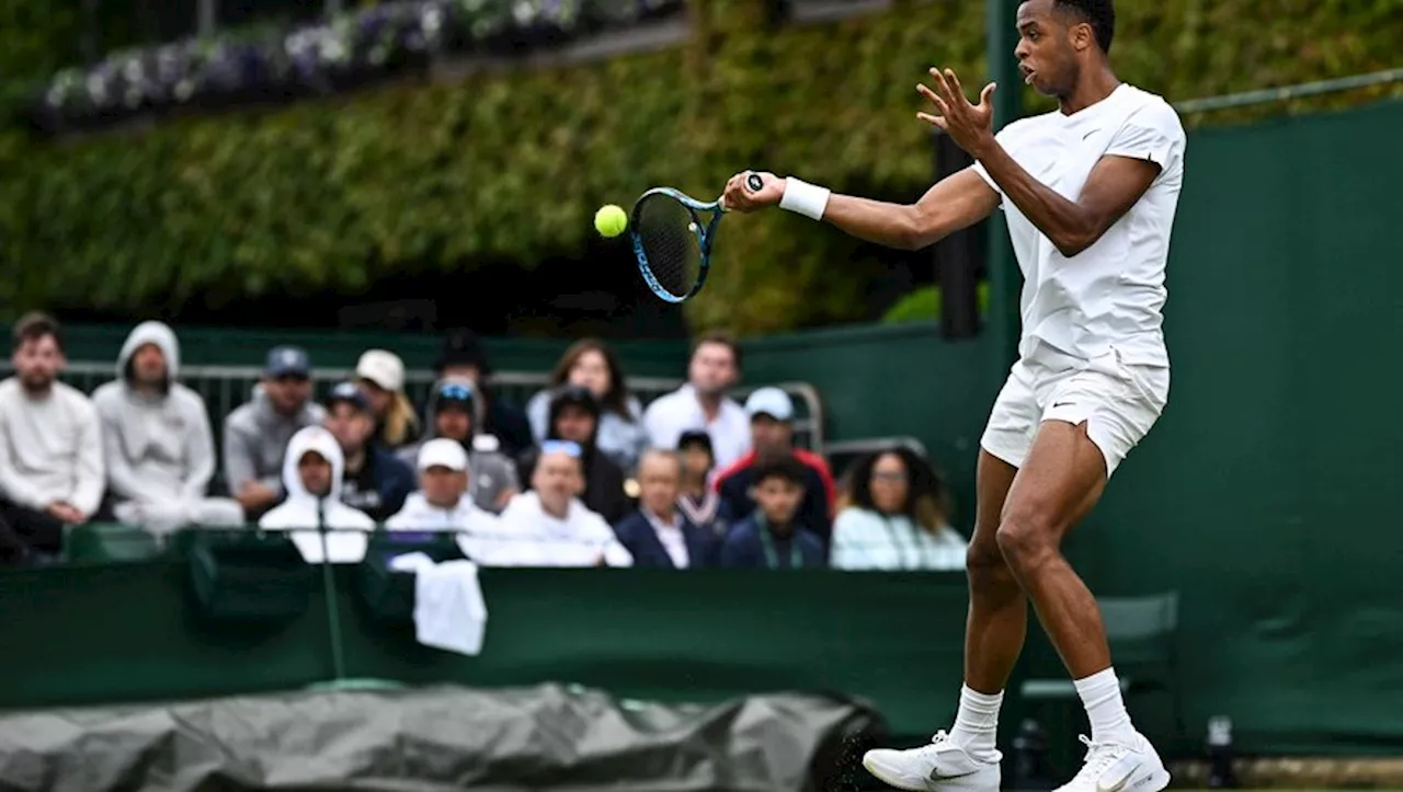 Wimbledon 2024 : éliminé puis repêché, le tricolore Giovanni Mpetshi Perricard signe un exploit face à Sebasti