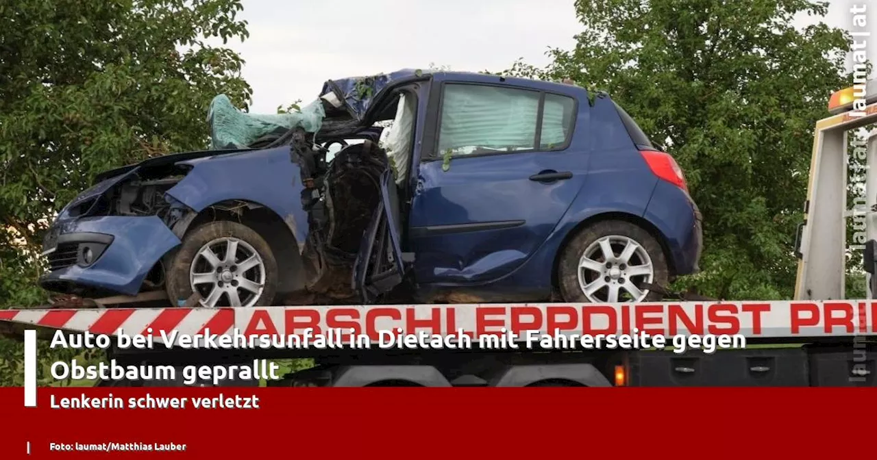 Auto bei Verkehrsunfall in Dietach mit Fahrerseite gegen Obstbaum geprallt