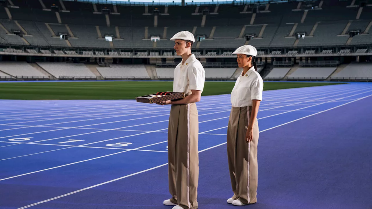 JO Paris 2024 : découvrez les tenues des remettants des médailles et les plateaux qu’ils porteront