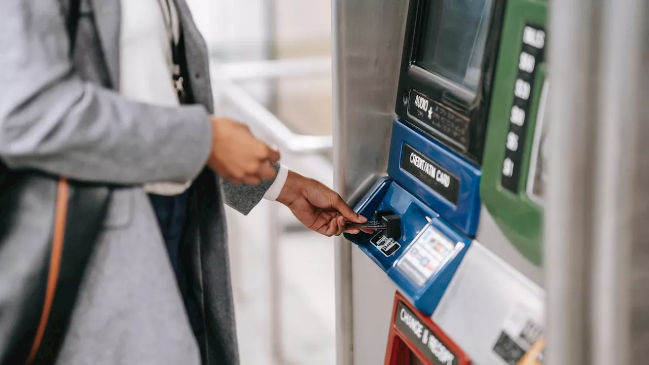 3 Cara Ambil Uang di ATM BCA tanpa Kartu, Gampang Banget Cuma Modal HP