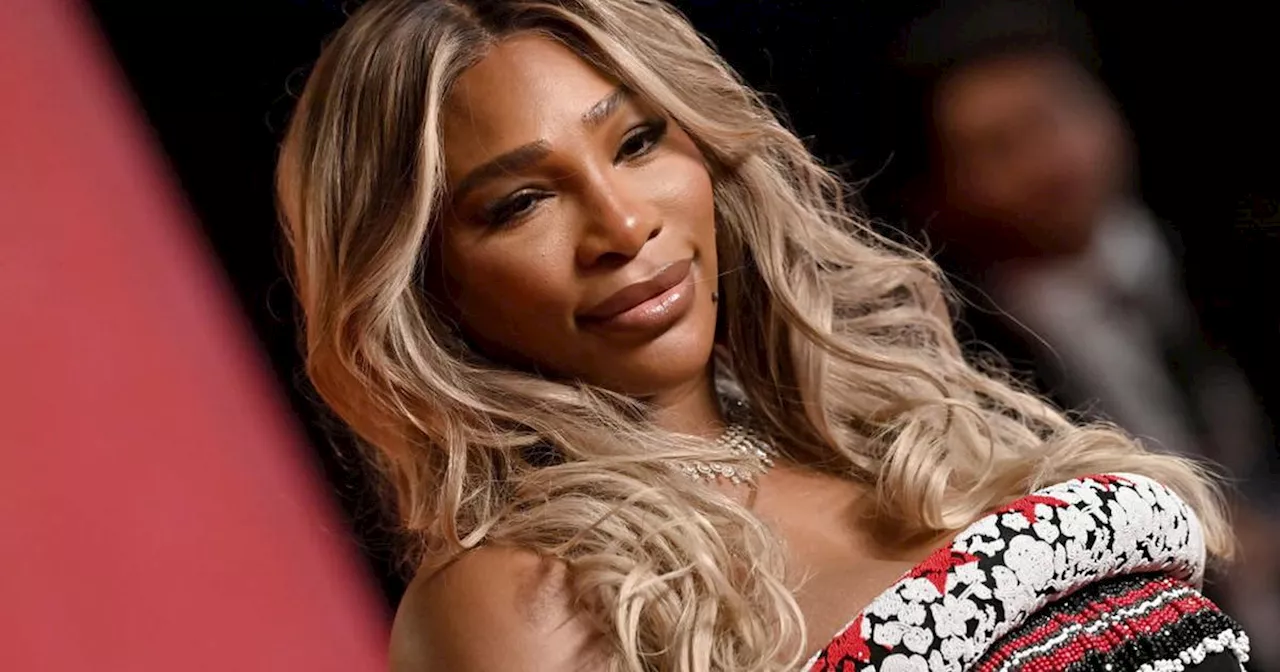 «Faisons une prière» : Serena Williams tente d’enfiler sa jupe Valentino pour la troisième fois